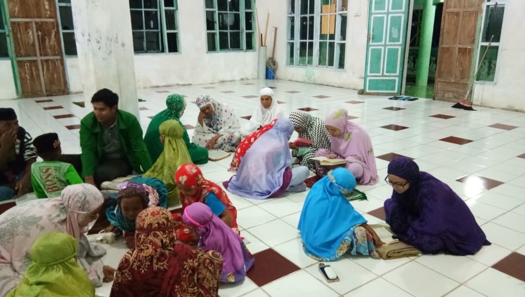 Gambar Mahasiswa KKN UIN Alauddin Beri Program Kerja Belajar Ilmu Tajwid dan Bahasa Inggris